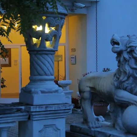 Freizeittempel 4* Vídeňské Nové Město